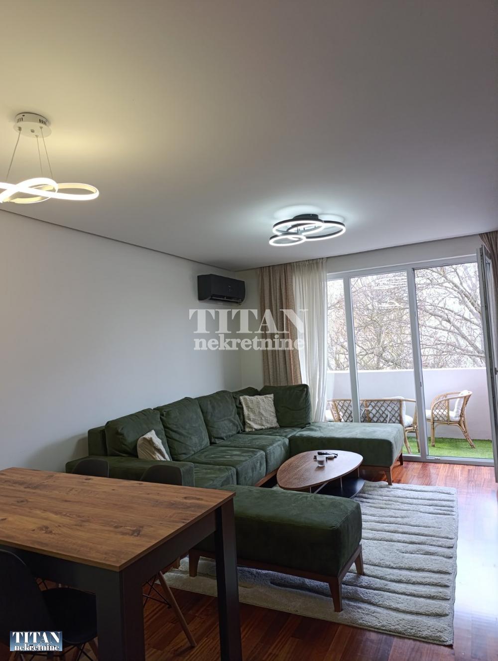 Renoviran uknjizen cena sa namestajem ID#5671