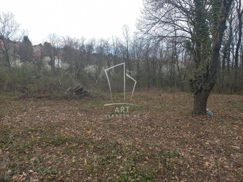 Odličan plac  u  mirnom kraju ID#14522