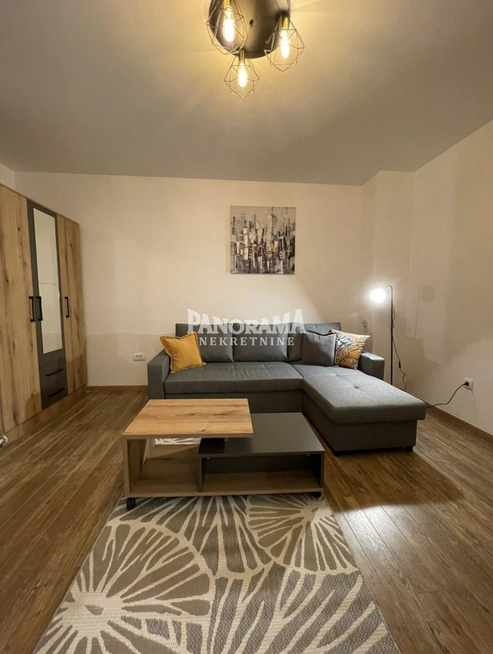 Banovo Brdo-Kraljice Katarine ,jednoiposoban,uknjižen i komp