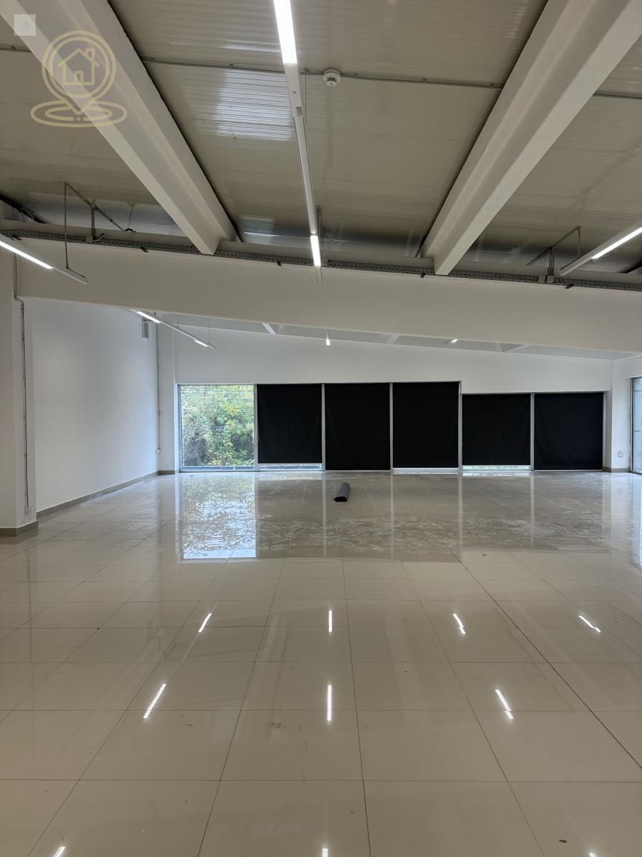 Izdaje se poslovni prostor 530m²