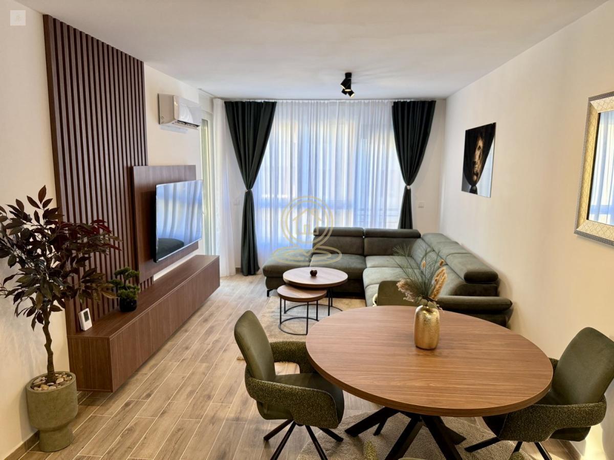 Smart lux stan sa parkingom u novogradnji – Pantelej