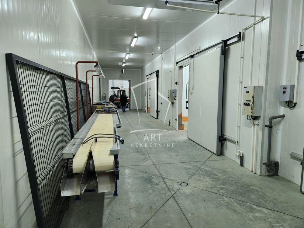 Hladnjača 450m2 sa pristupnim prostorom za kamione ID#14584