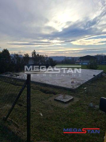 Guncati, plac u urbanom delu, postavljen temelj