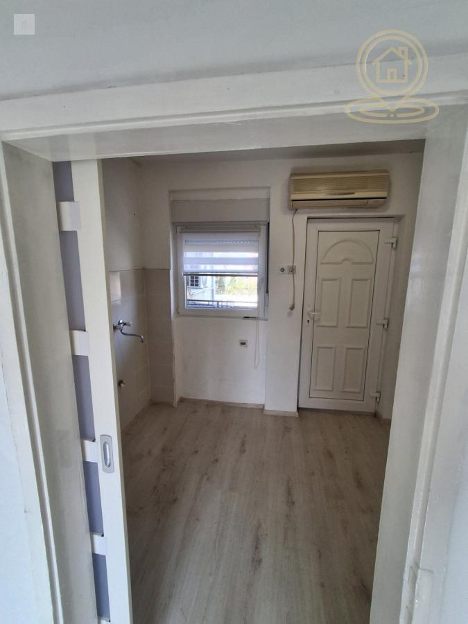 Prodaje se jednoiposoban stan na Podbari - 28m2