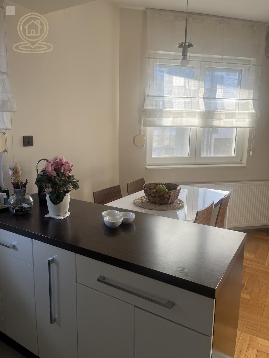 PRODAJA STANOVA NOVI SAD – TROSOBAN STAN GRBAVICA – DVE SPAVAĆE SOBE – KOMPLETNO NAMEŠTEN – CENTRALNO GREJANJE – ODLIČNA LOKACIJA