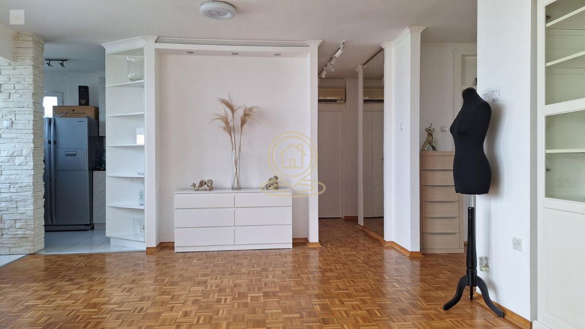 Prodaje se luksuzan stan na Bulevaru Oslobođenja, 62m2