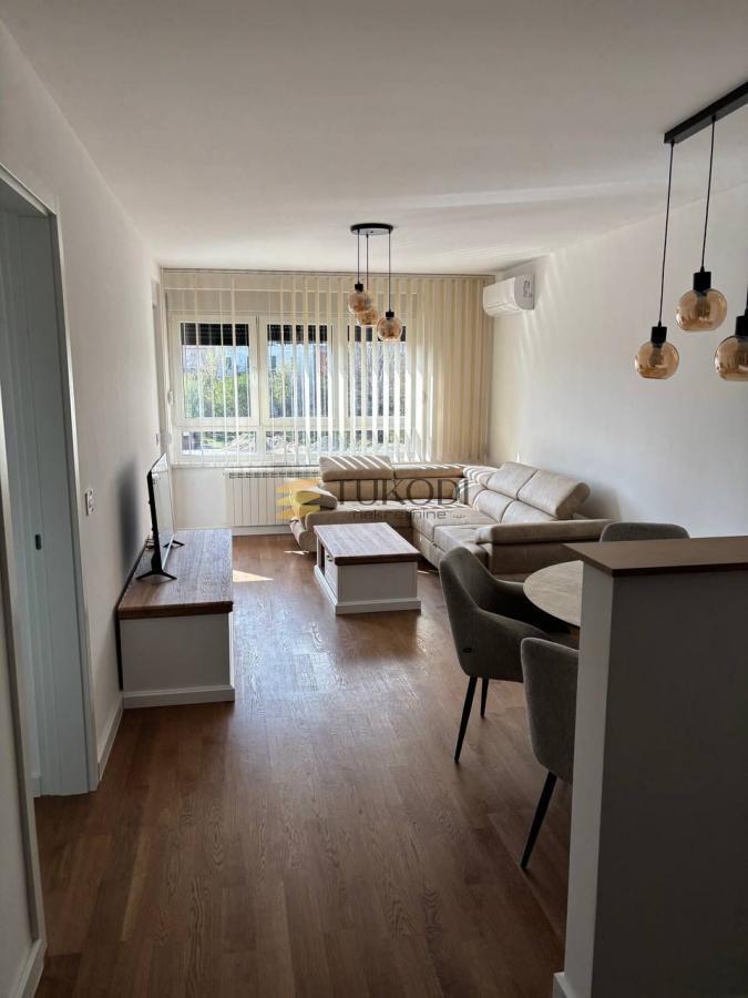 Izdaje se 2.0 stan u novogradnji u Zemunu