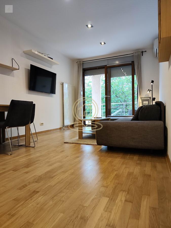 Izdavanje stanova Beograd Voždovac – dvosoban lux stan 67m² kod FON-a, terasa 20m², namešten