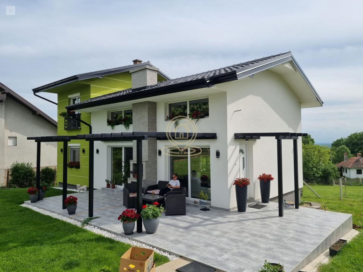 Prodaja kuća Beograd – četvorosobna porodična kuća 108m², novogradnja 2022, plac 22 ara, mirna lokacija, dvorište, parking