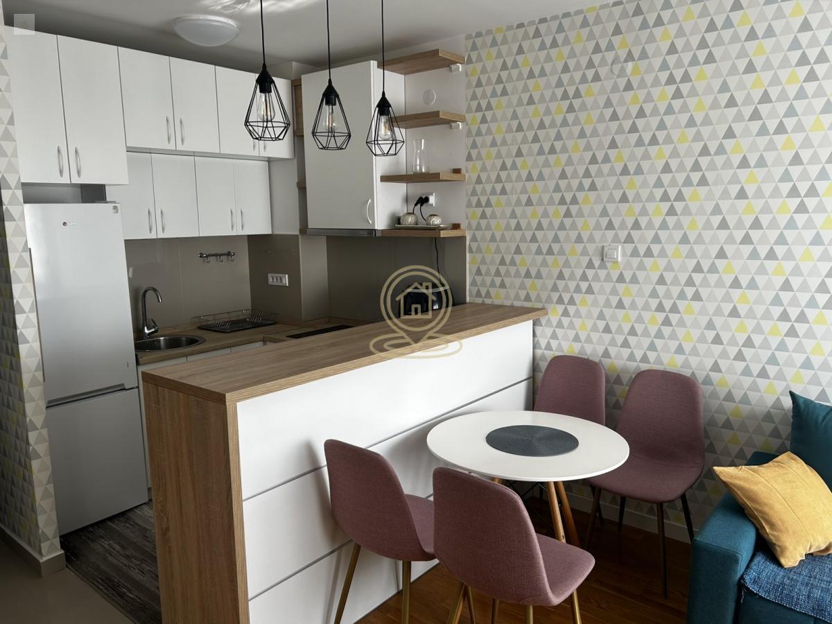 Moderan Jednoiposoban Stan 37 m² Novo Naselje | Terasa | Gasno Grejanje