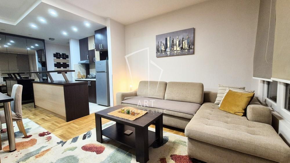 Zvezdara, renoviran namešten 2.5 stan ID#14611