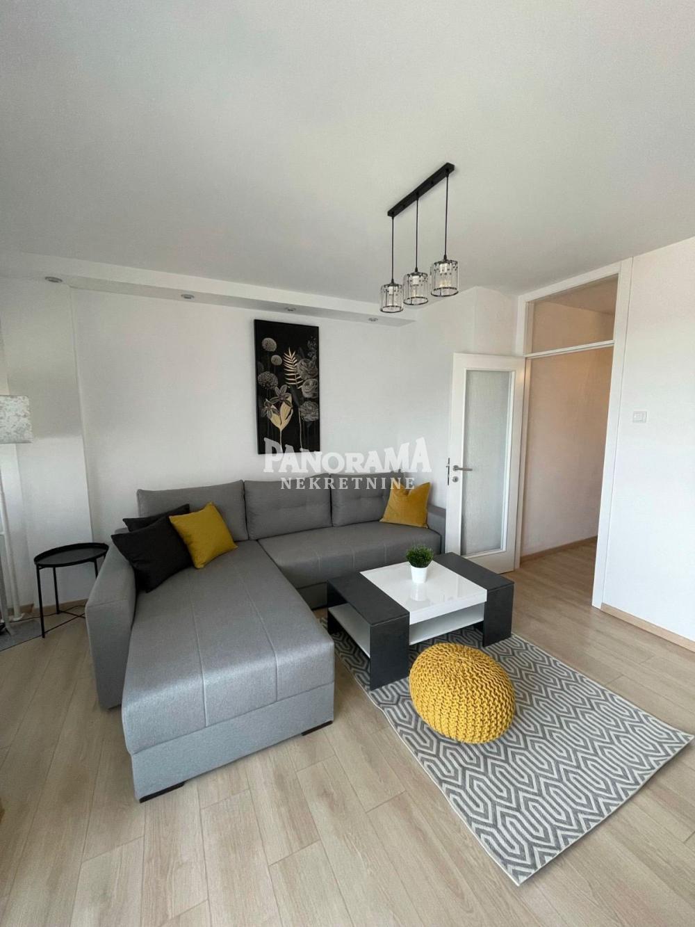 Blok 23 jednoiposoban sa terasom,namešten ID#3327