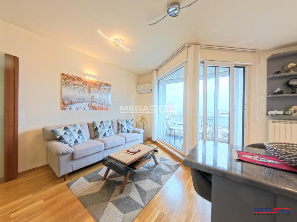 Kolarčeva, panoramski, lux