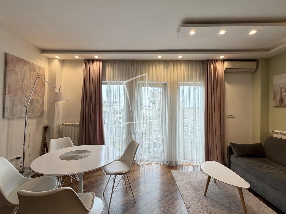 109m2 (4u1) LuX, Trg Republike - Renta Biznis ID#14631