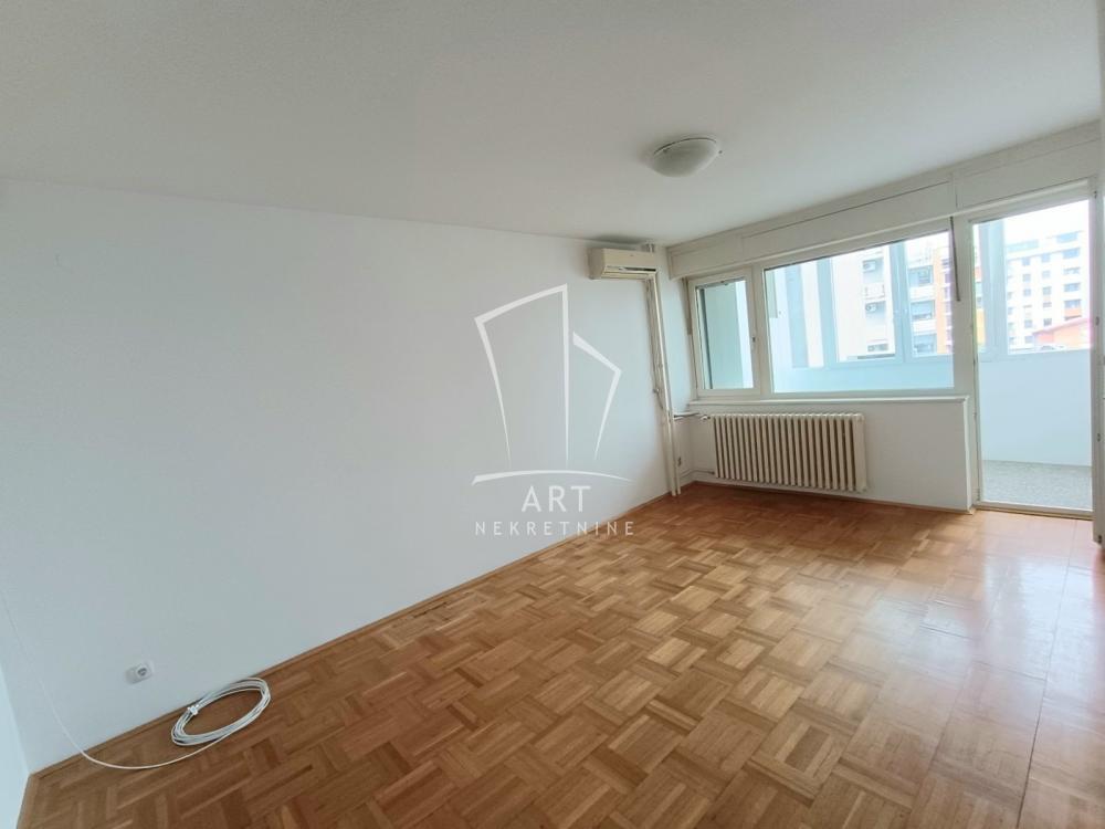 Crveni krst, 46m2, polunamešten ID#14629