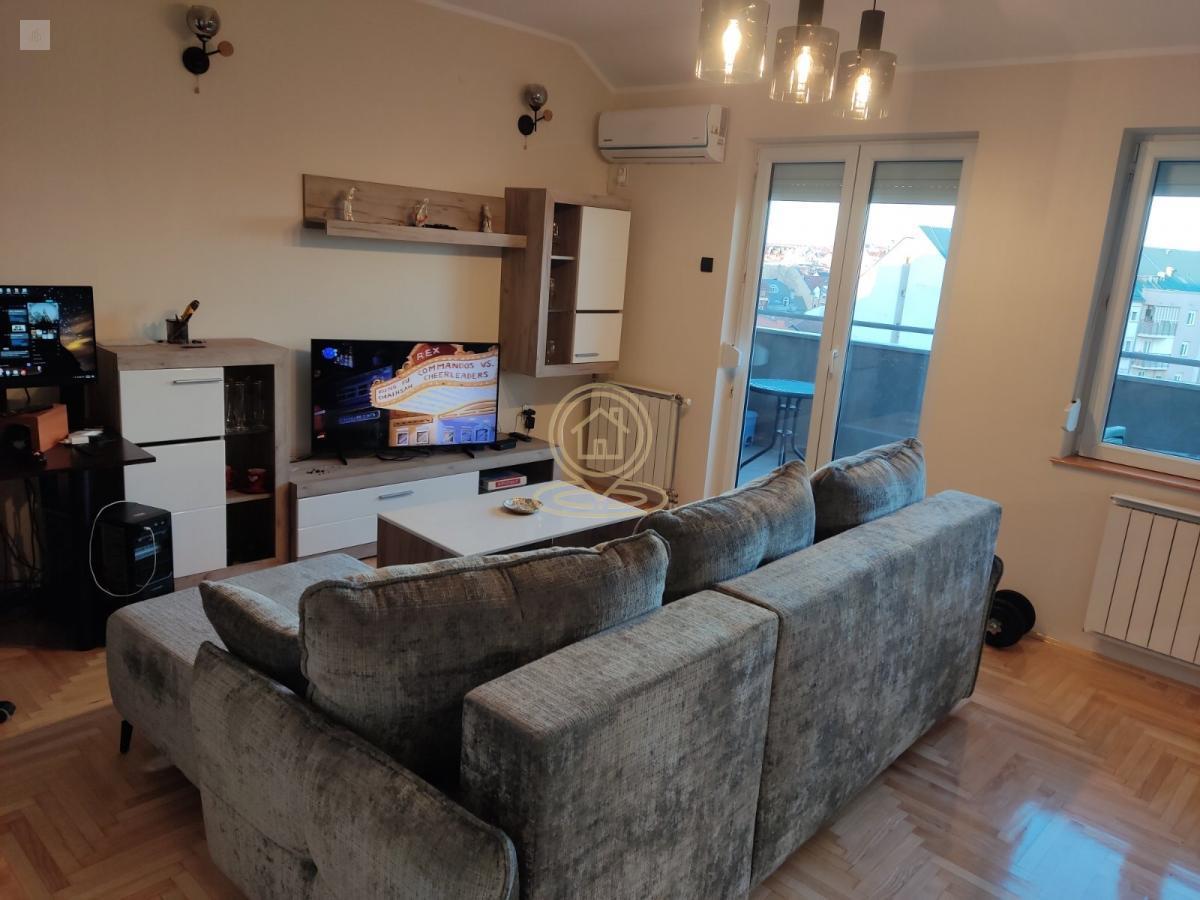 Na prodaju odličan dvosoban stan na Bulevaru Evrope, 55m2