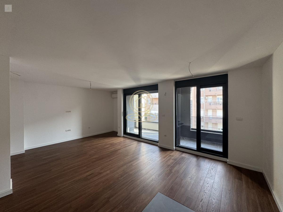 Prodaje se odličan penthaus, Bulevar Evrope, 136m2, terasa 90m2