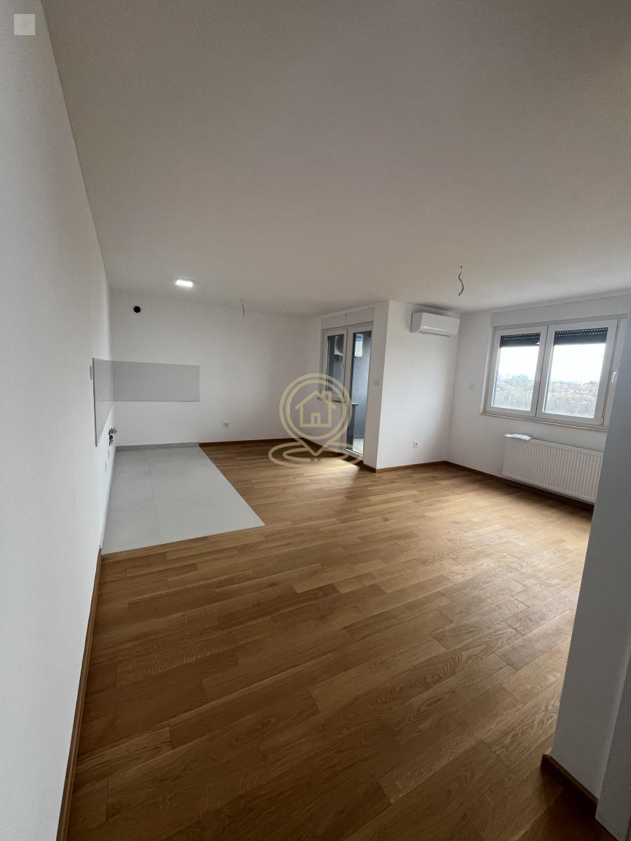 Na prodaju dvoiposoban stan na Bulevaru Evrope 58m2, novogradnja, terasa, garažna mesta