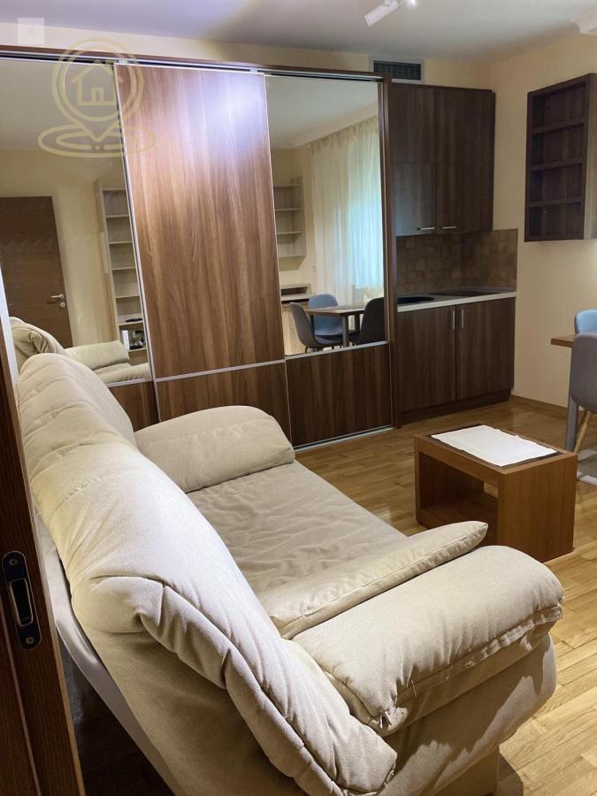 Izdavanje jednoiposobnog stana Novi Sad – Blizu centra i Sajma | Namešten, svi troškovi uključeni