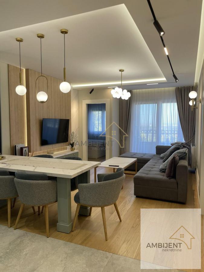 Prodaje se dvoiposoban stan na Karaburmi, 69.71 m2