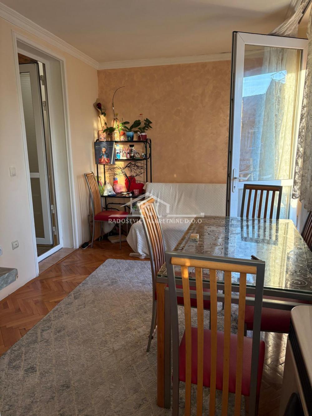 Petlovo brdo, Gočka, 62m2+25m2, 1 ar dvorišta ID#1640