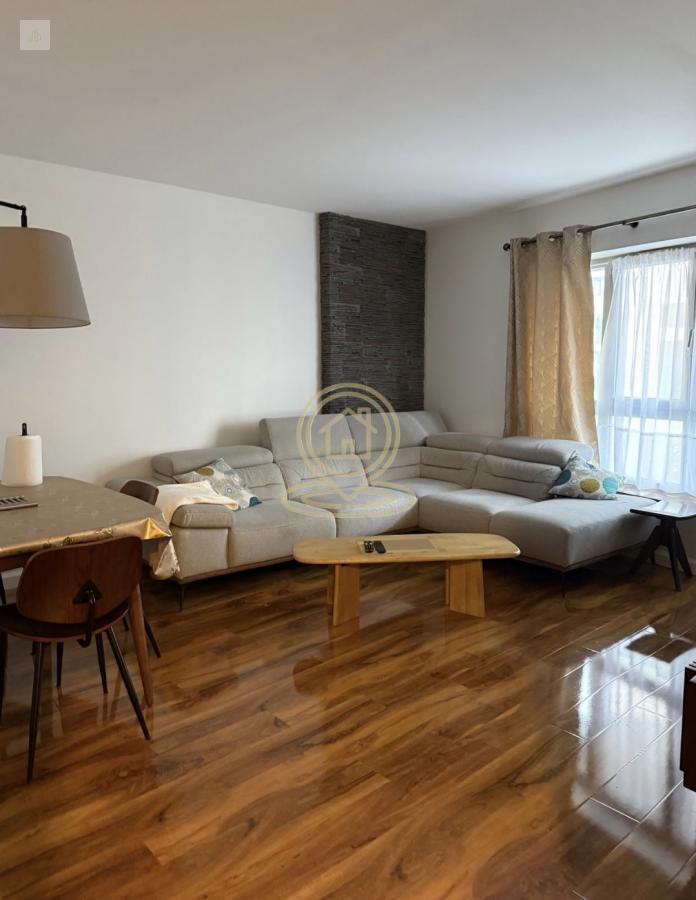 Trosoban kompletno opremljen stan Stari grad 70m2