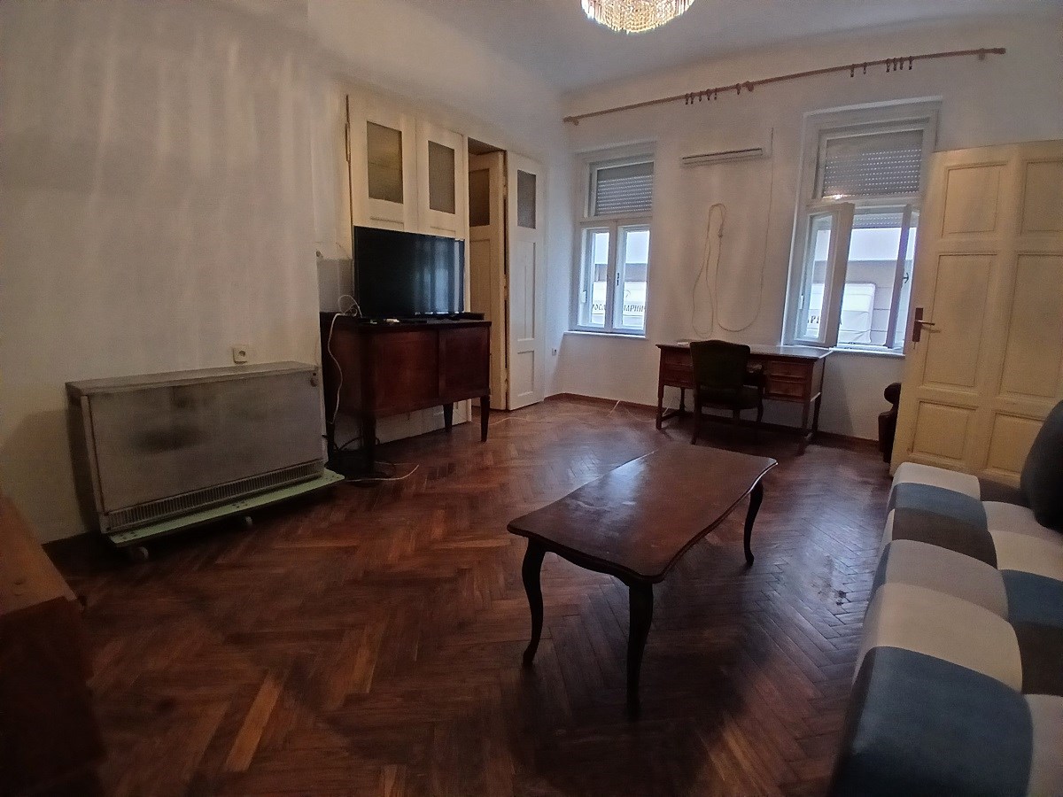 Izdajemo 2.5 salonski stan na Vračaru, 80m2