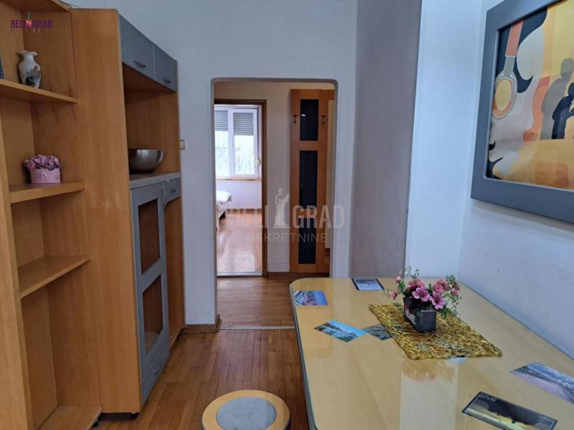 Lux salonac 36+4(L),1.5,parking mesto