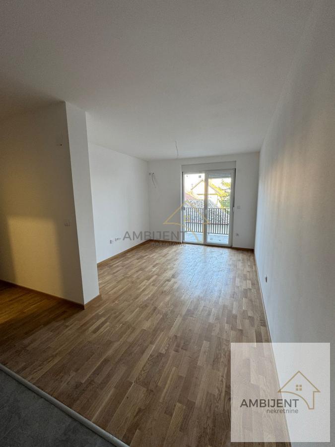 Trosoban stan u centru Stare Pazove, 67 m²