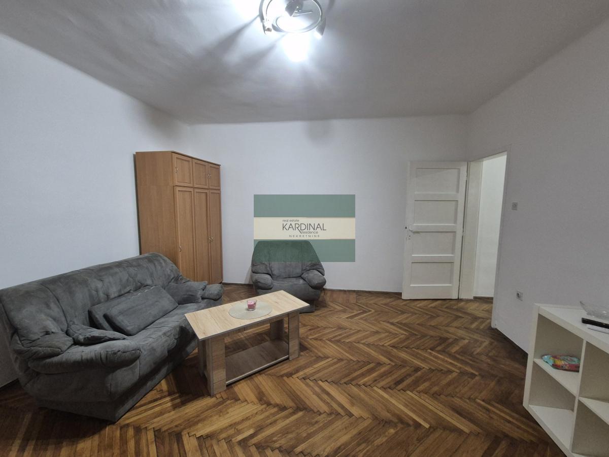 Ekskluzivna ponuda-izdavanje stana u centru grada,idealno i za poslovni prostor!