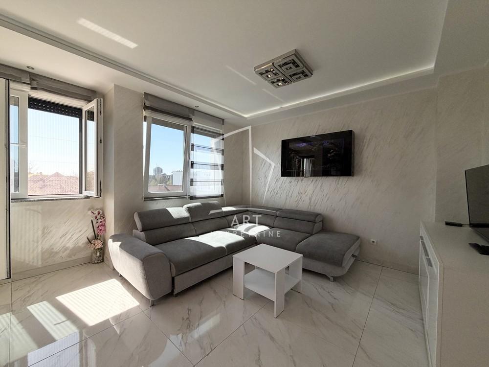 Luks stan u novoj zgradi ID#14683