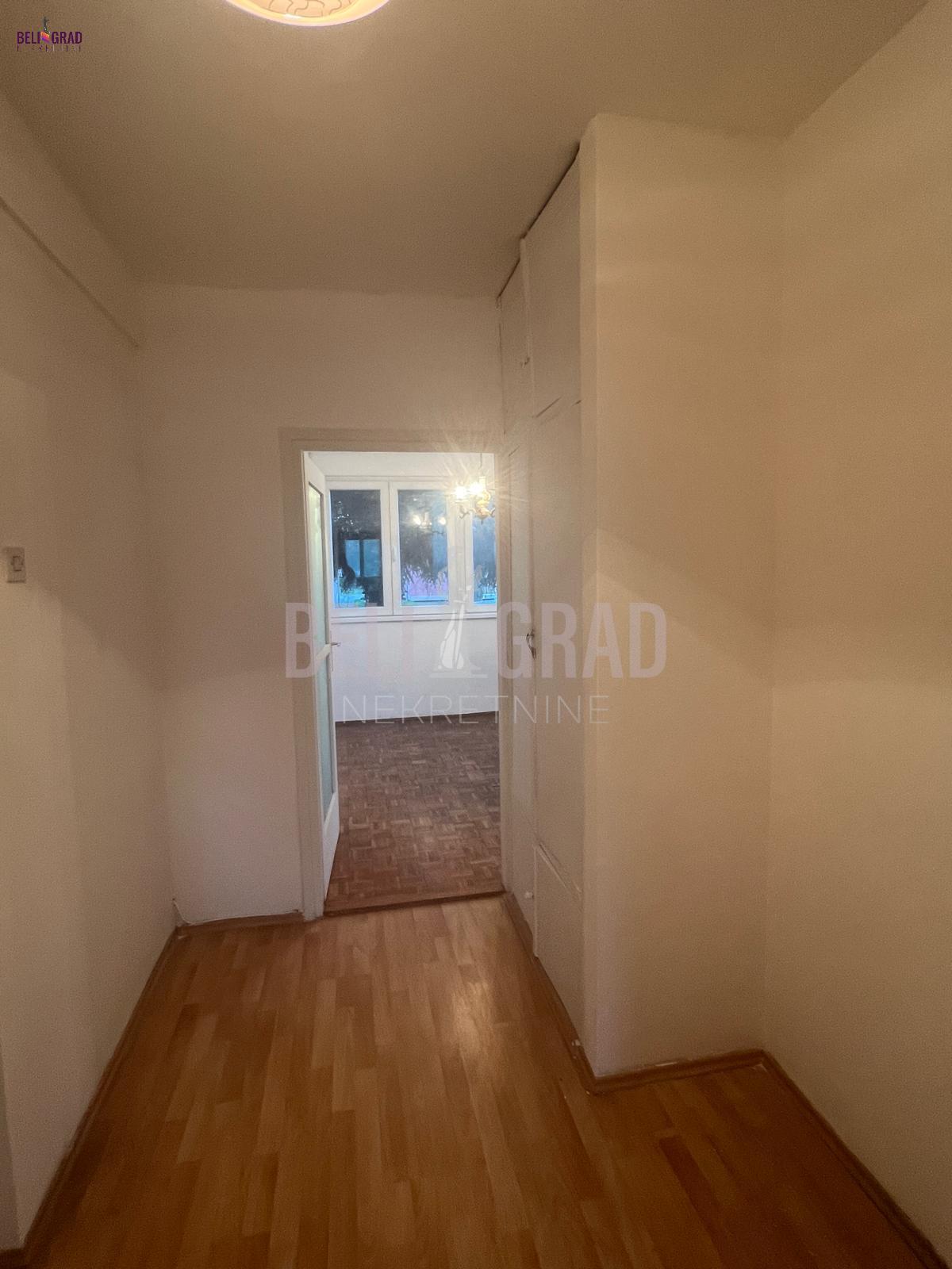 Odličan stan 45 kvm + 42 kvm podrum