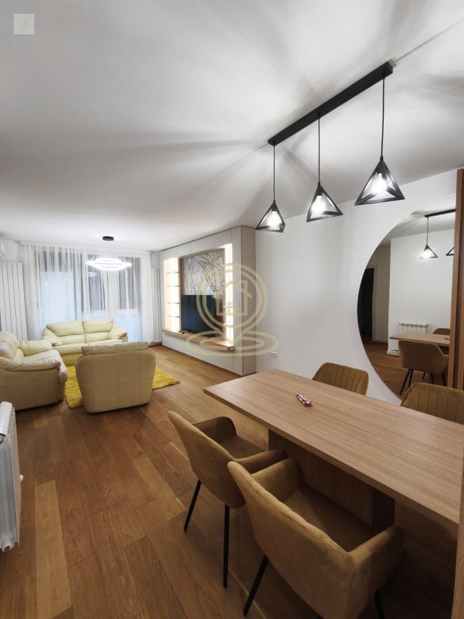 Trosoban stan 65 m², Južni bulevar, Vračar, 3. sprat