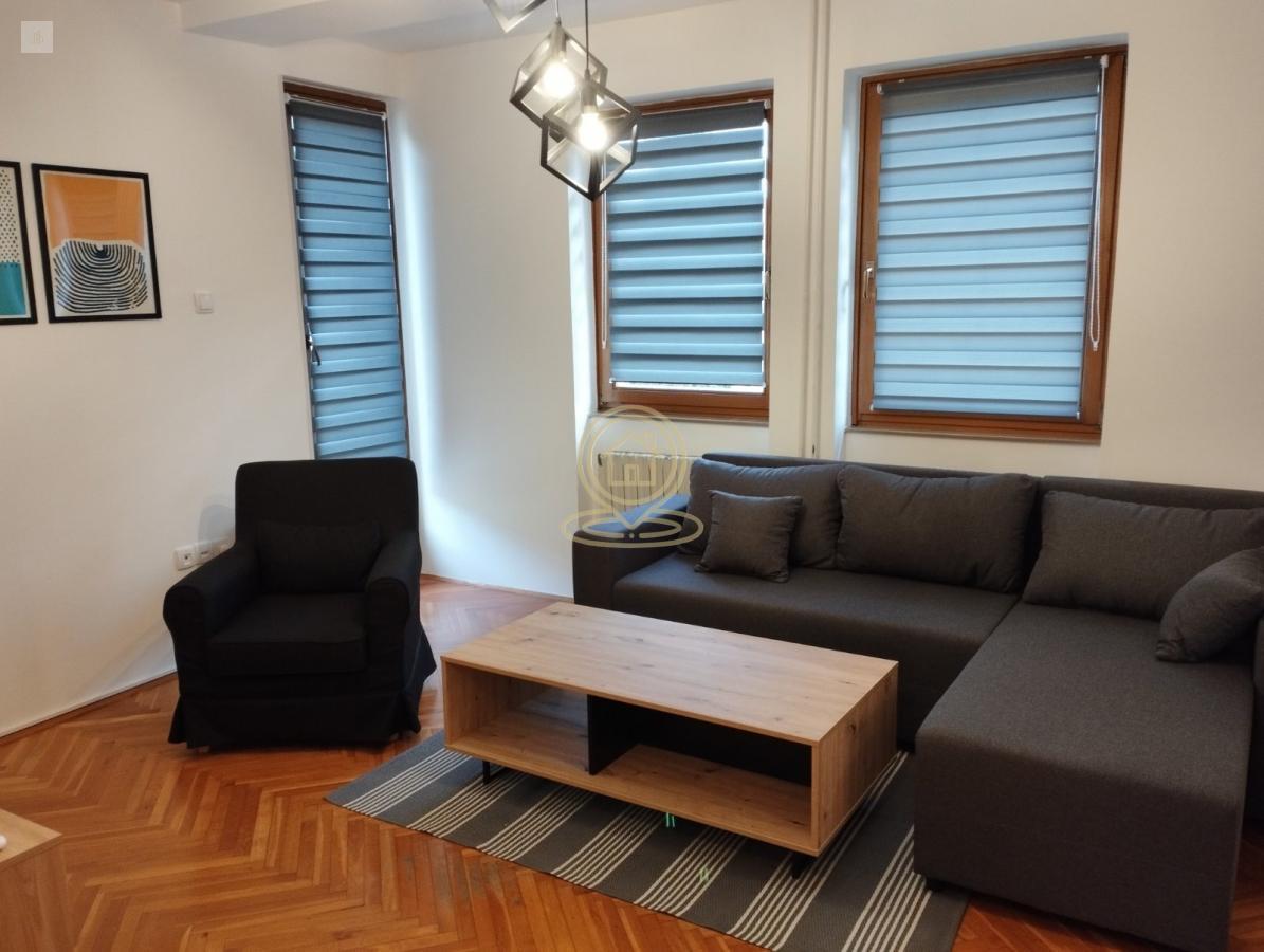 Dvosoban Stan 45 m² Centar | Parking | Renoviran | Lift | Odlična Lokacija