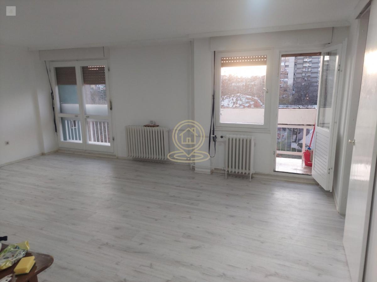 Trosoban stan 78 m² Liman 3 | Lift | Terasa | Odlična lokacija