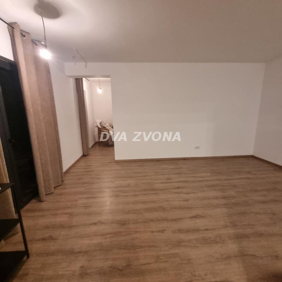 NOVOSAGRAĐENA Vikend  Kuća 87 m² sa placem 8 a u Čortanovcima