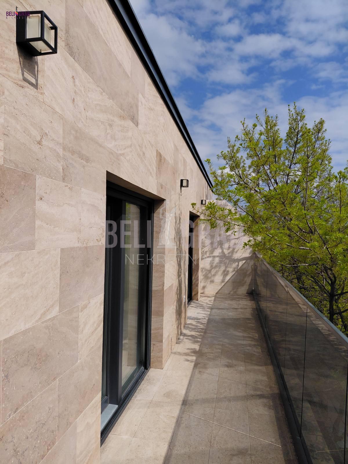 Lux trosoban pentahause u "Pametnoj zgradi"