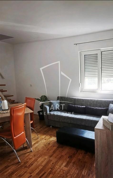 Uknjižen, namešten dupleks sa parking mestom ID#14699