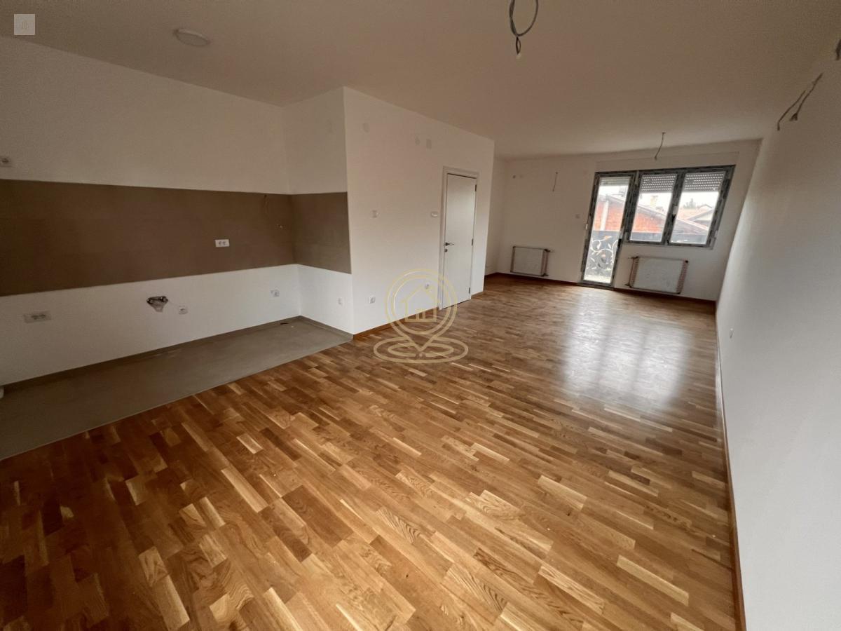 Prodaja stanova Novi Sad – Četvorosoban stan 89m², parking, prvi sprat, gasno grejanje, odlična lokacija
