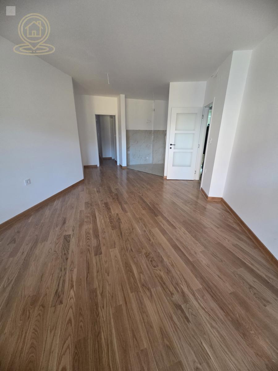 Na prodaju četvorosoban stan – luksuzna novogradnja, Crveni pevac (blizina Filozofskog fakulteta)