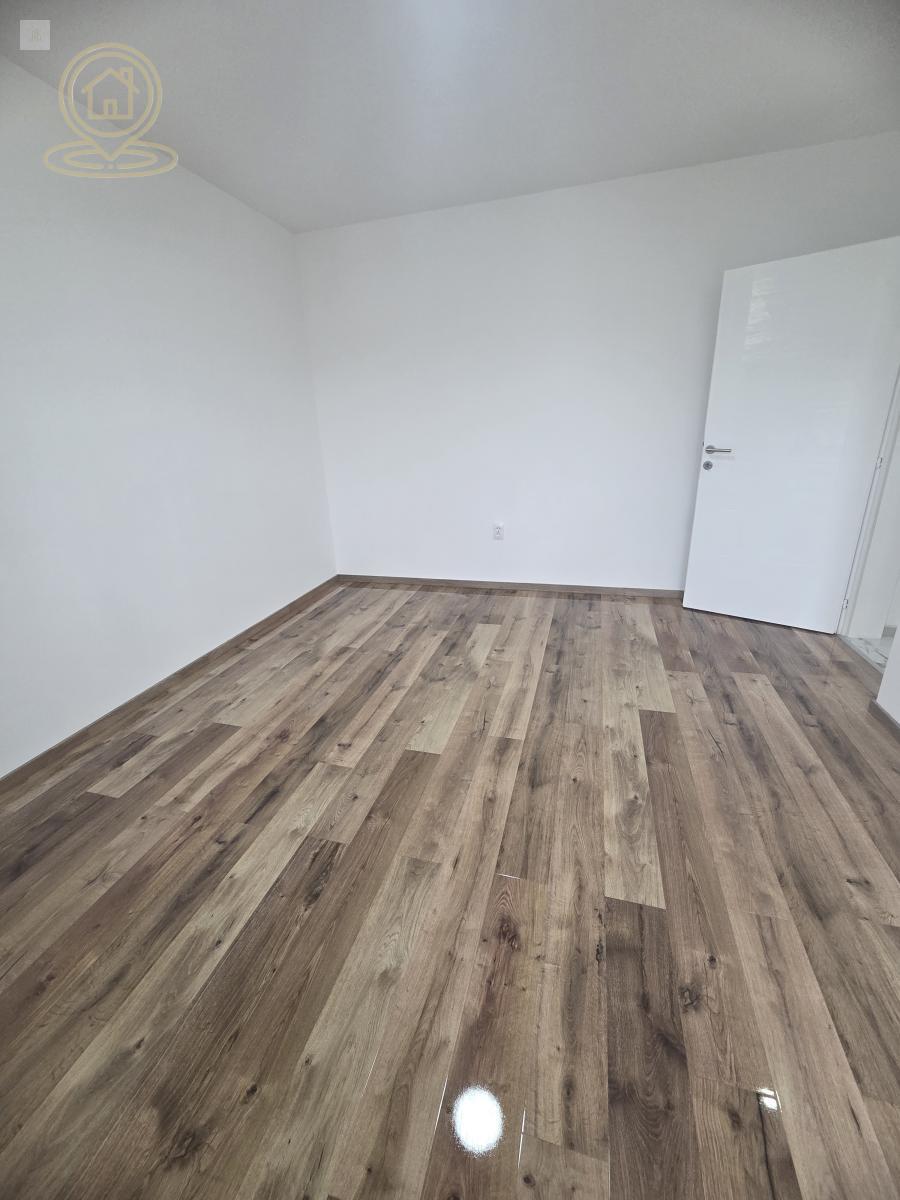 Na prodaju cetvorosoban stan 112m² - Duvanište