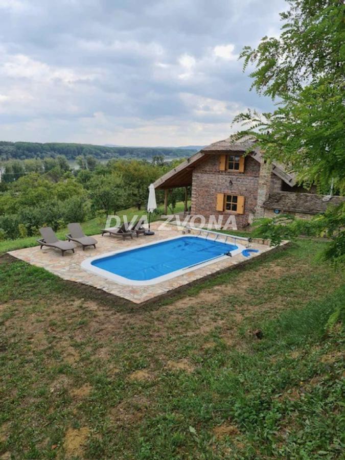 Ekskluzivna prodaja – Porodična kuća sa bazenom i pogledom na Dunav | Sremski Karlovci