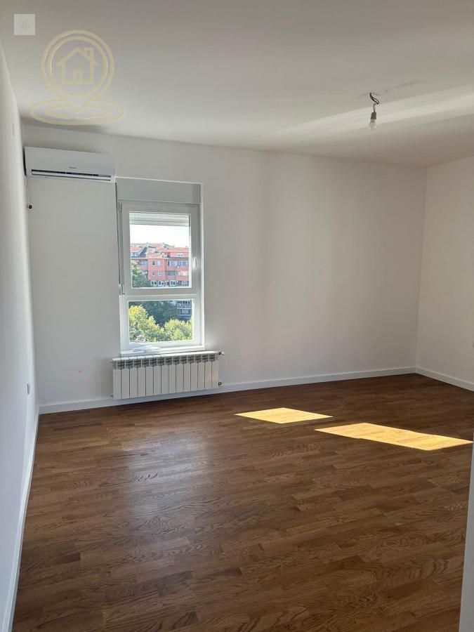 Prodaja trosobnog stana u Kragujevcu – nov, neuseljavan stan od 72m² na atraktivnoj lokaciji sa dve terase