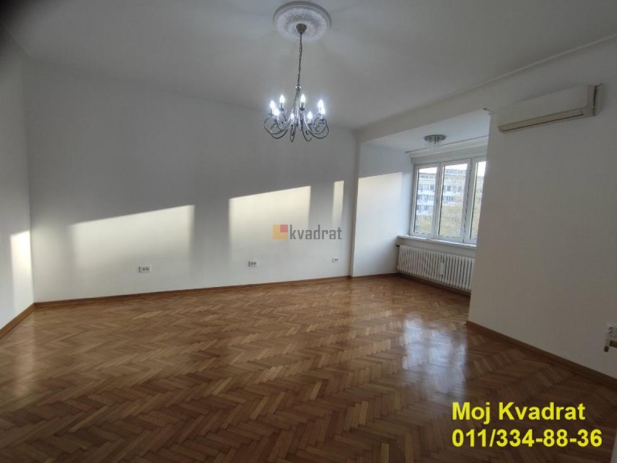 Stari grad - Trg Nikole Pašića, 136m2