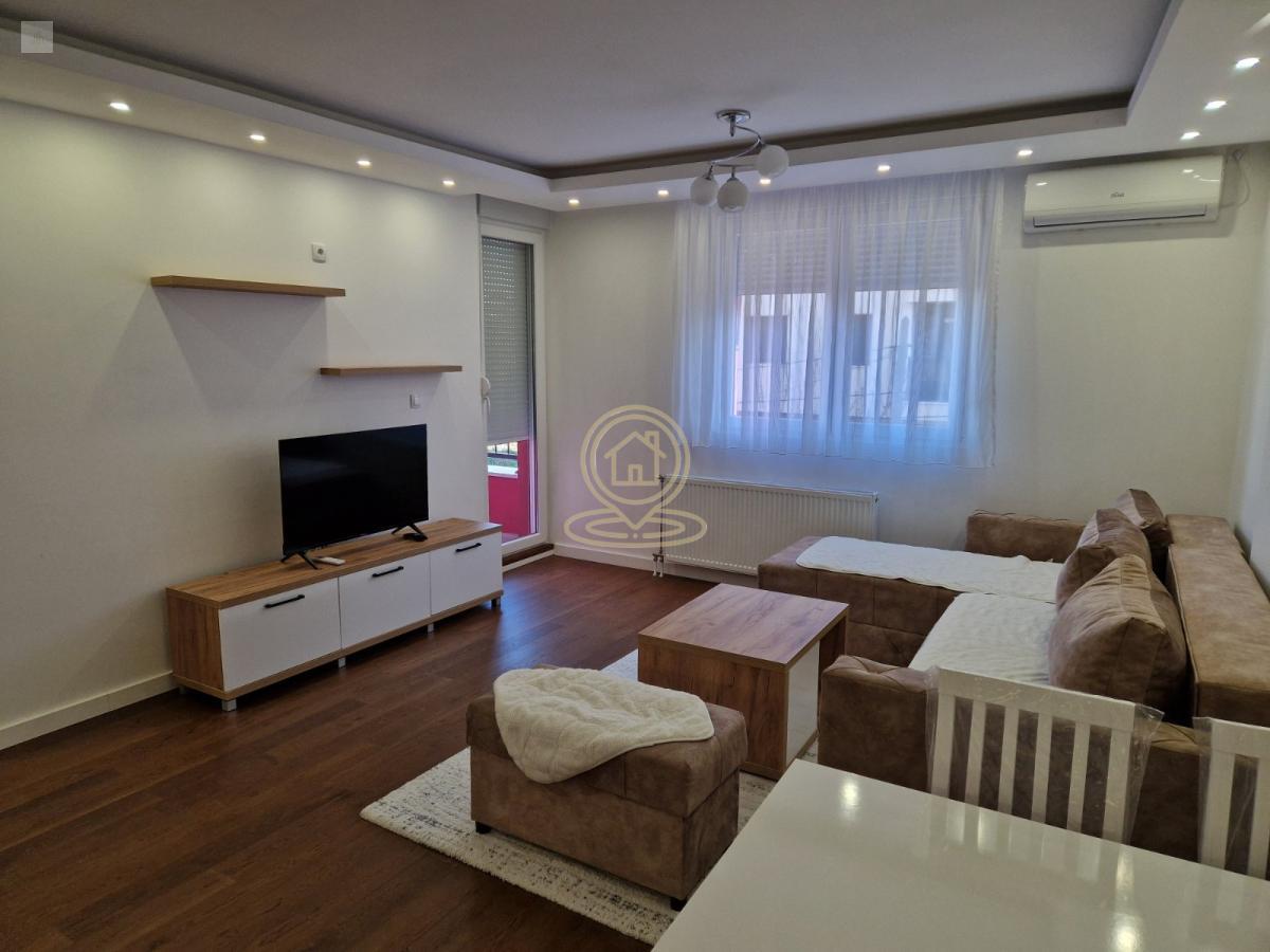 Izdaje se jednoiposoban stan, 45 m2, Salajka