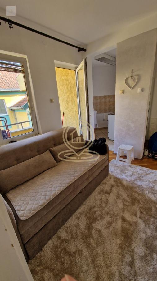 Izdaje se jednoiposoban stan u Centru, 35m2