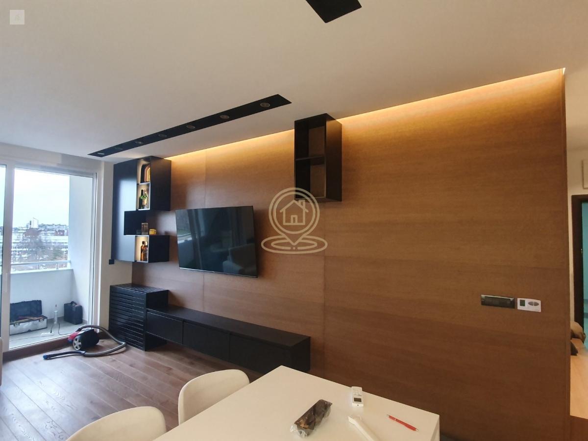 Izdavanje trosobnog stana, Sajam Kompleks, 78m2, parking mesto