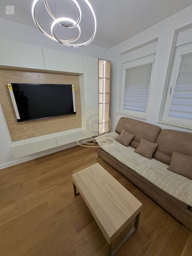 Jednoiposoban stan 31 m2, Bulevar Evrope