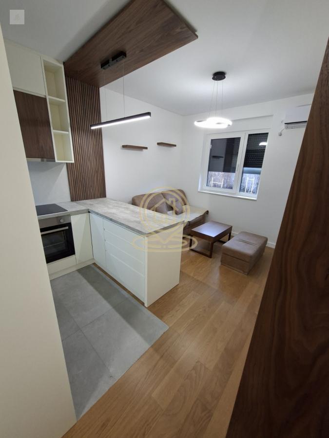 Jednoiposoban stan 36 m2, Bulevar Evrope