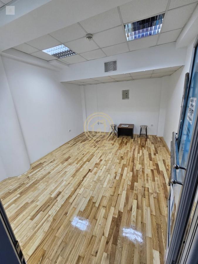 Izdaje se lokal u Centru Novog Sada, renoviran, odmah useljiv